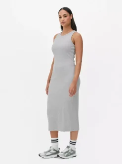 Sukienka midi o fasonie bokserki