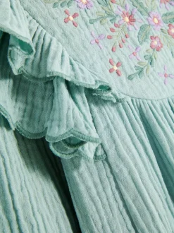 Sukienka z falbaną w kwiaty z muszelkowym brzegiem