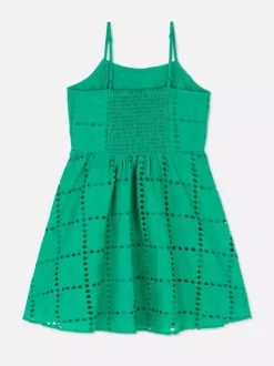 Sukienka z haftem angielskim