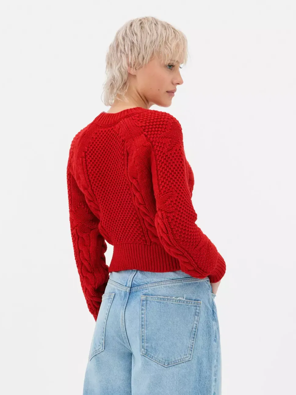 Sweter o splocie warkoczowym z amerykańską flagą