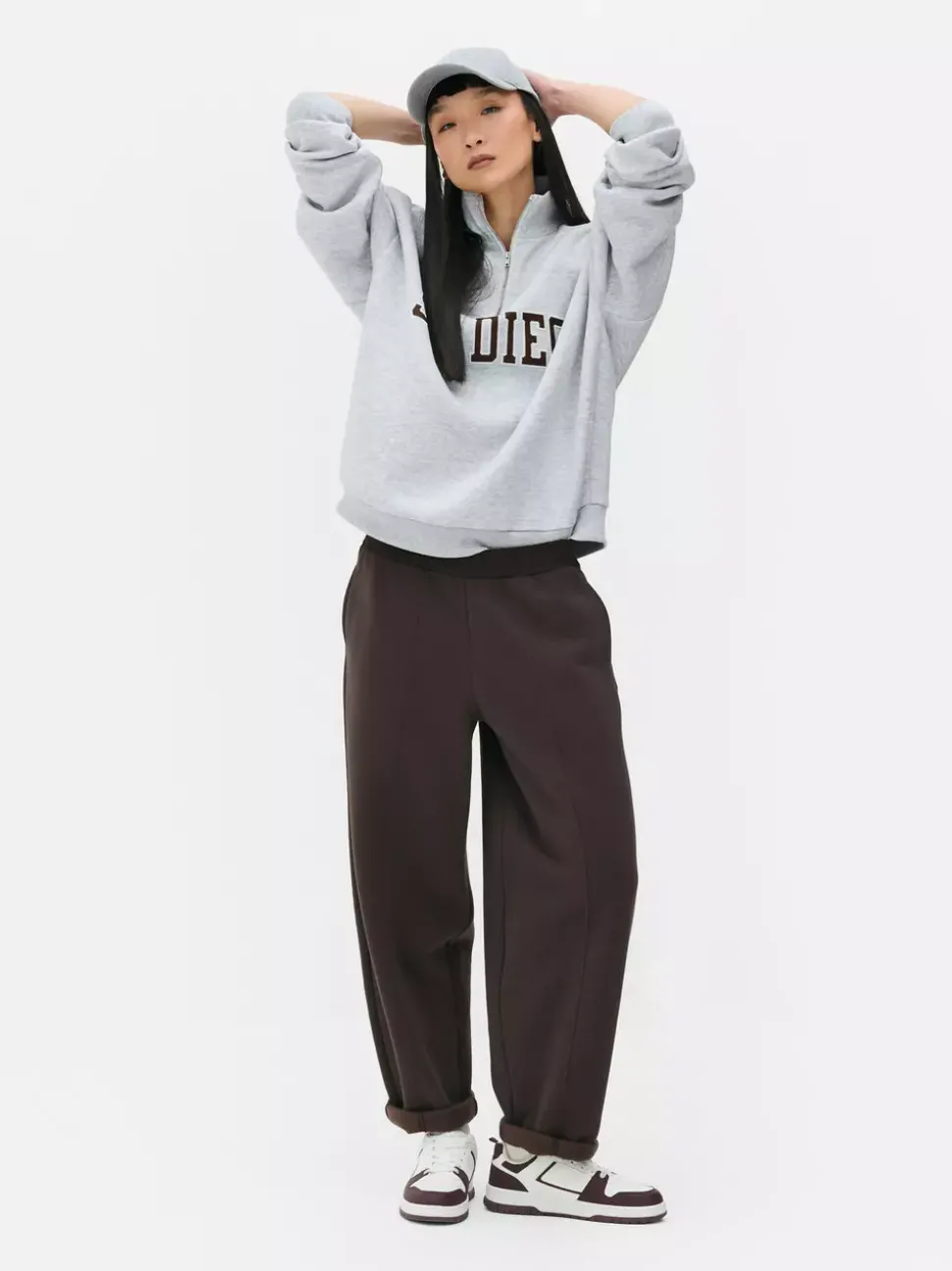 Szary sweter z suwakiem do połowy