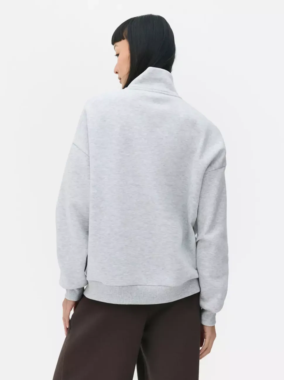 Szary sweter z suwakiem do połowy