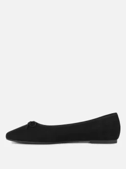 Szerokie baleriny ze sztucznego zamszu z kokardkami