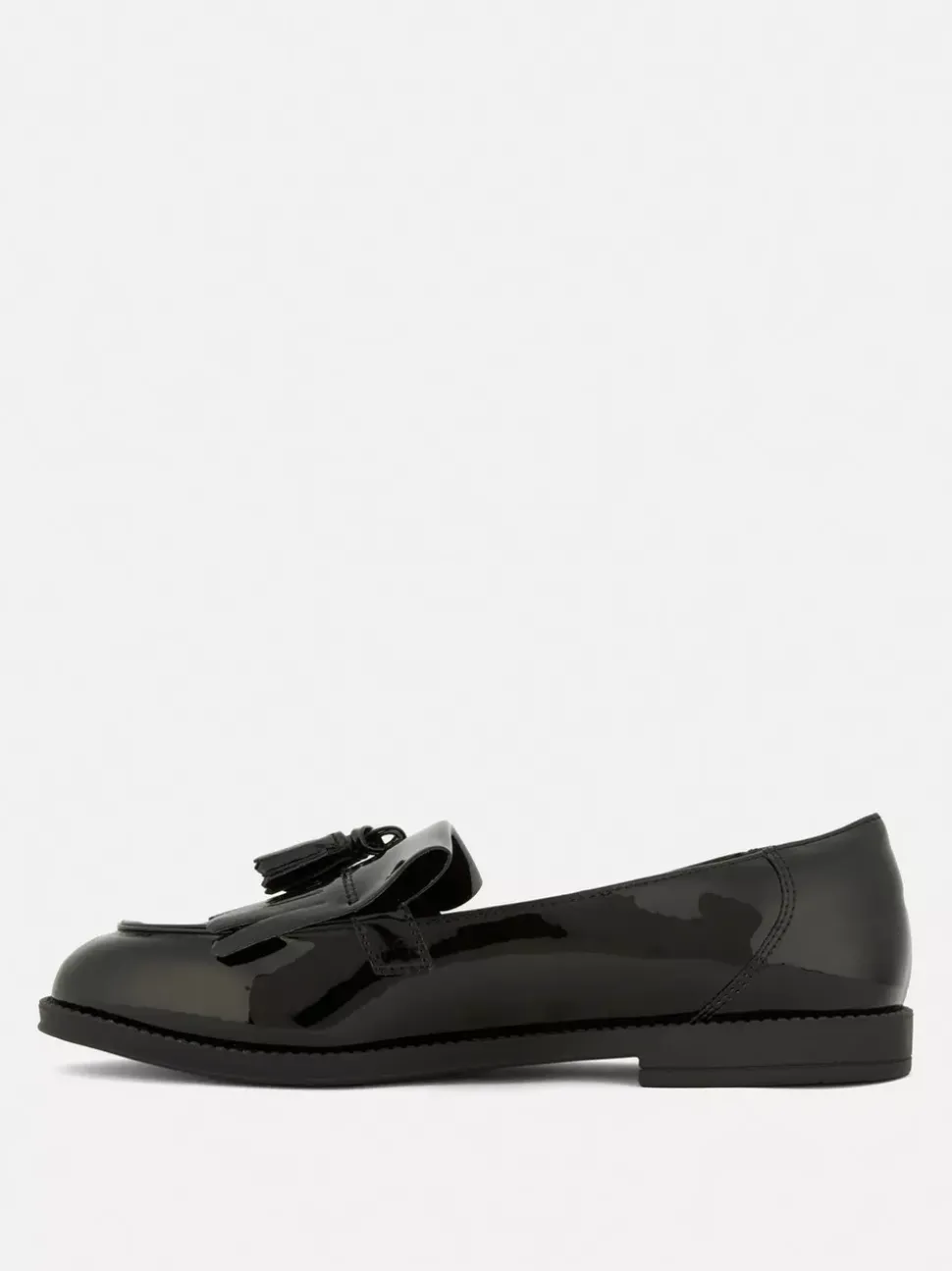 Szerokie lakierowane mokasyny