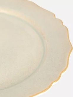 Szkliwiony talerzyk z muszelkowym wykończeniem