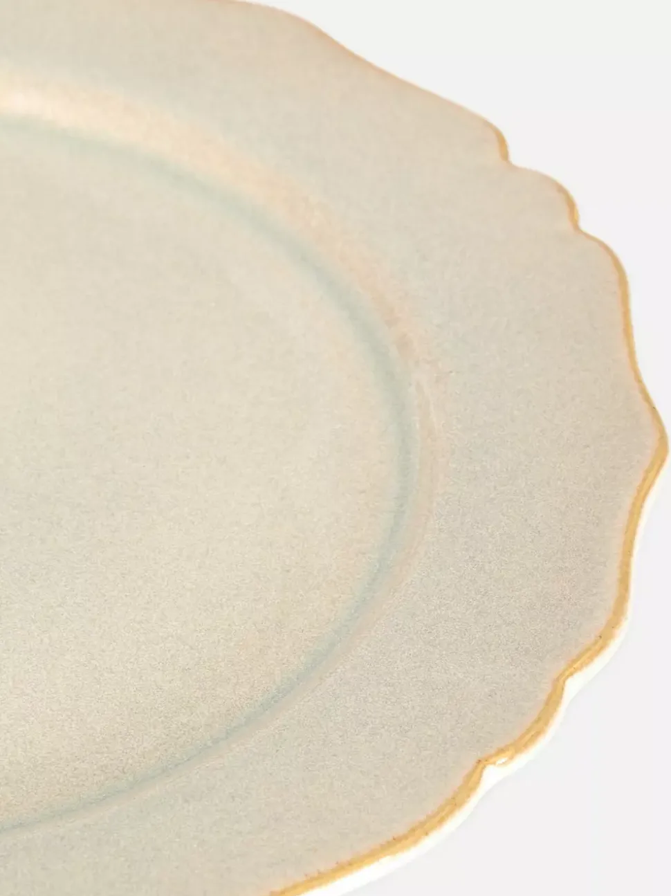 Szkliwiony talerzyk z muszelkowym wykończeniem