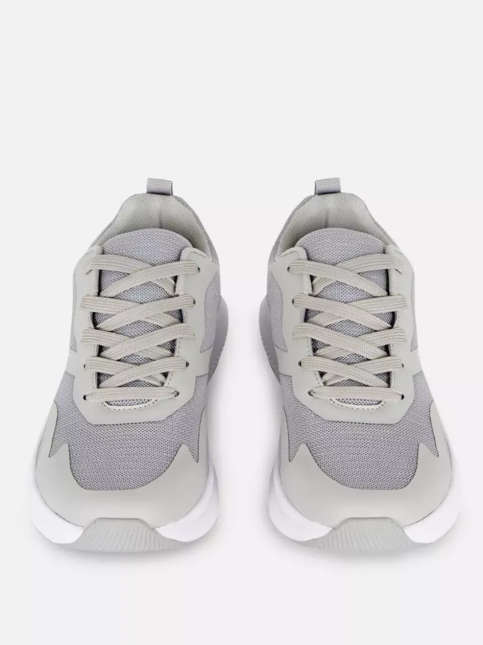 Sznurowane buty sportowe