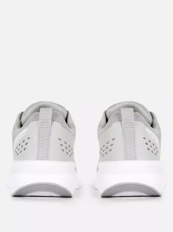 Sznurowane buty sportowe