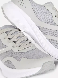 Sznurowane buty sportowe