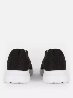 Sznurowane buty sportowe