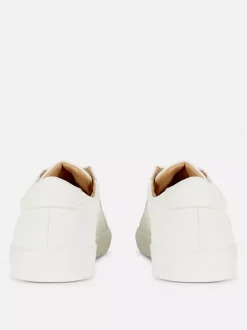 Sznurowane buty sportowe z niską cholewką