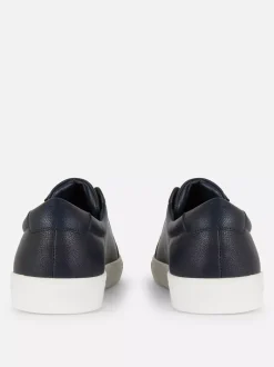 Sznurowane buty sportowe z niską cholewką