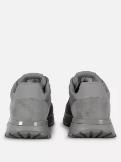 Sznurowane buty sportowe z niską cholewką