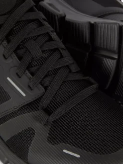 Sznurowane buty sportowe na siłownię