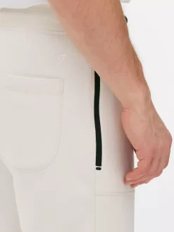 Szorty sportowe ze sznurkiem ściągającym