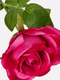 Sztuczna róża na pojedynczej łodydze