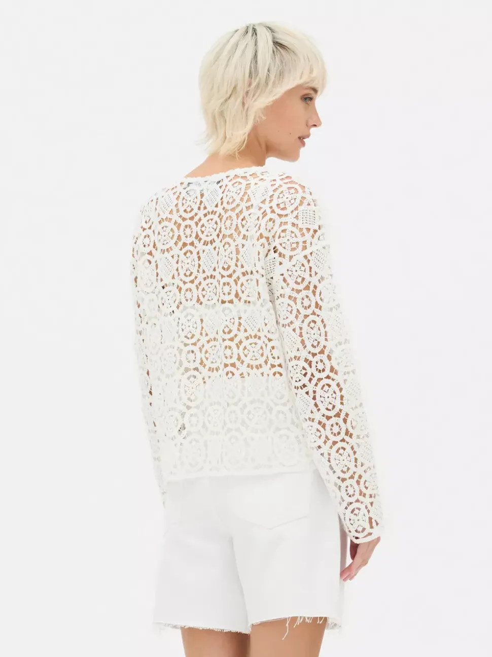 Szydełkowa bluzka z długim rękawem