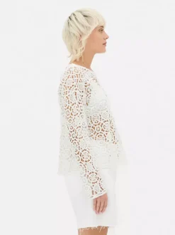 Szydełkowa bluzka z długim rękawem