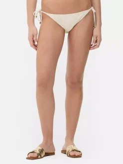 Szydełkowy dół od bikini z wiązaniem