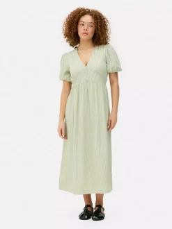 Teksturowana sukienka midi na guziki