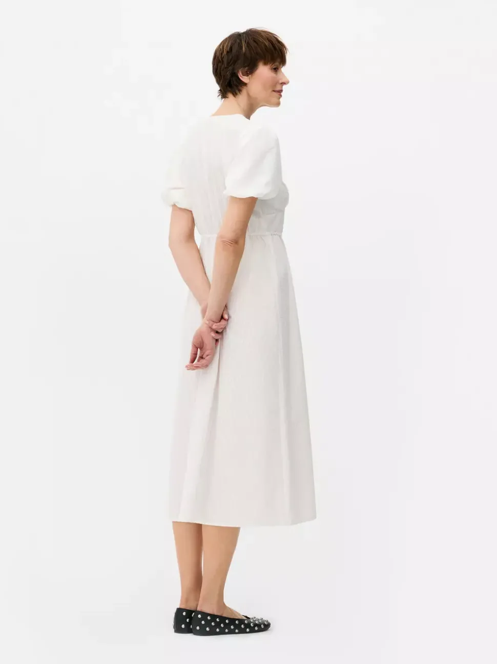 Teksturowana sukienka midi na guziki