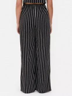 Teksturowane spodnie z szeroką nogawką, część zestawu