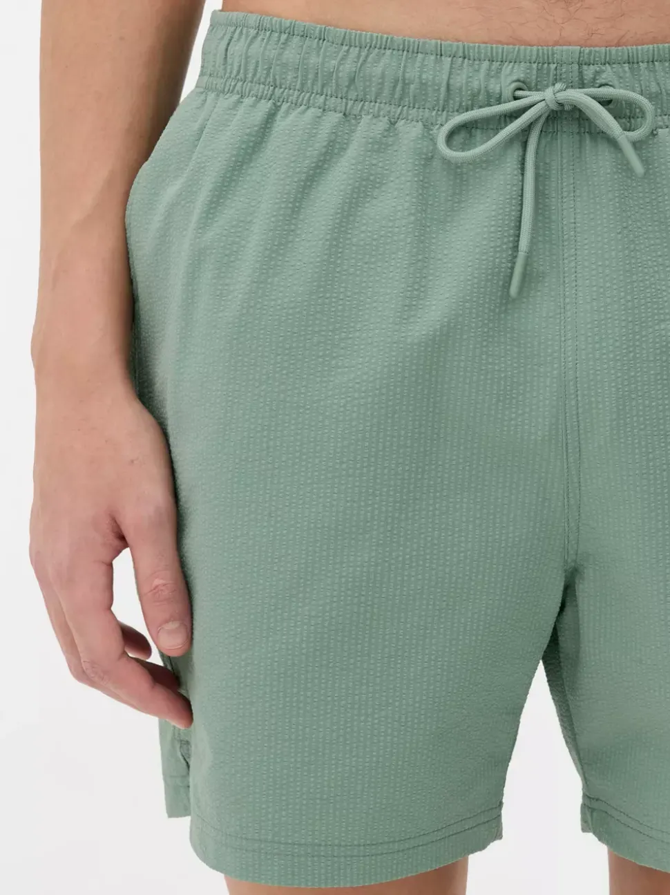 Teksturowane szorty kąpielowe ściągane sznurkiem
