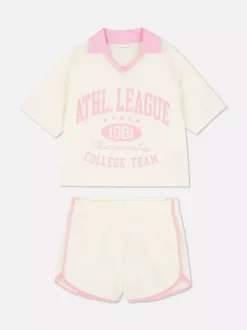 Top i spodenki do biegania w stylu uczelnianym