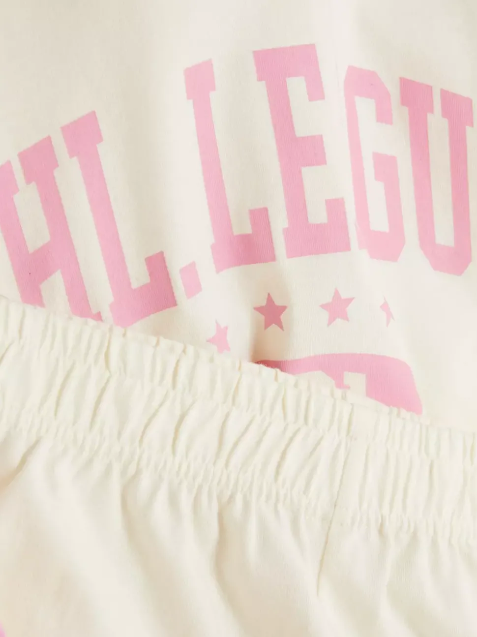 Top i spodenki do biegania w stylu uczelnianym