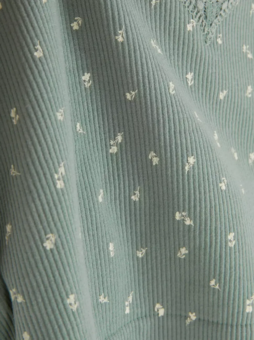 Top na ramiączkach z koronkowym obszyciem