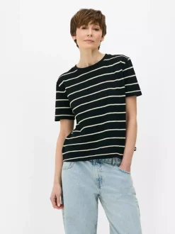 Top z krótkim rękawem i teksturowanymi paskami