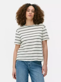 Top z krótkim rękawem i teksturowanymi paskami