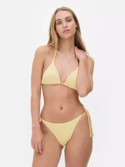 Trójkątna prążkowana góra od bikini