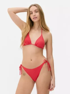 Trójkątna prążkowana góra od bikini