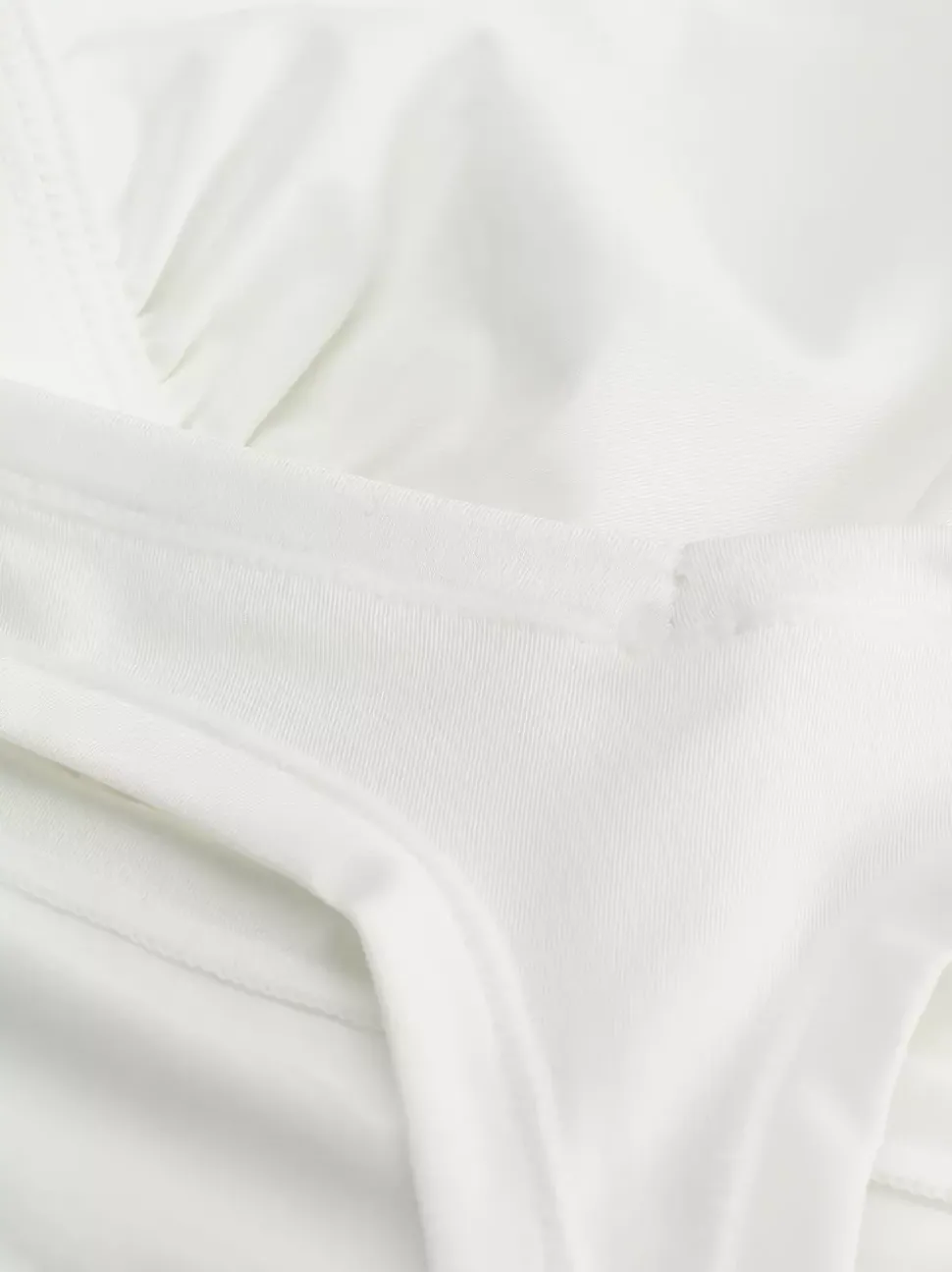 Trójkątny biustonosz i stringi z mikrofibry