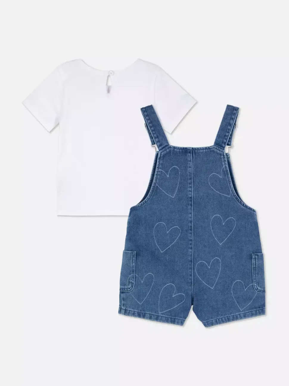 T-shirt i jeansowe ogrodniczki ze wzorem w serduszka
