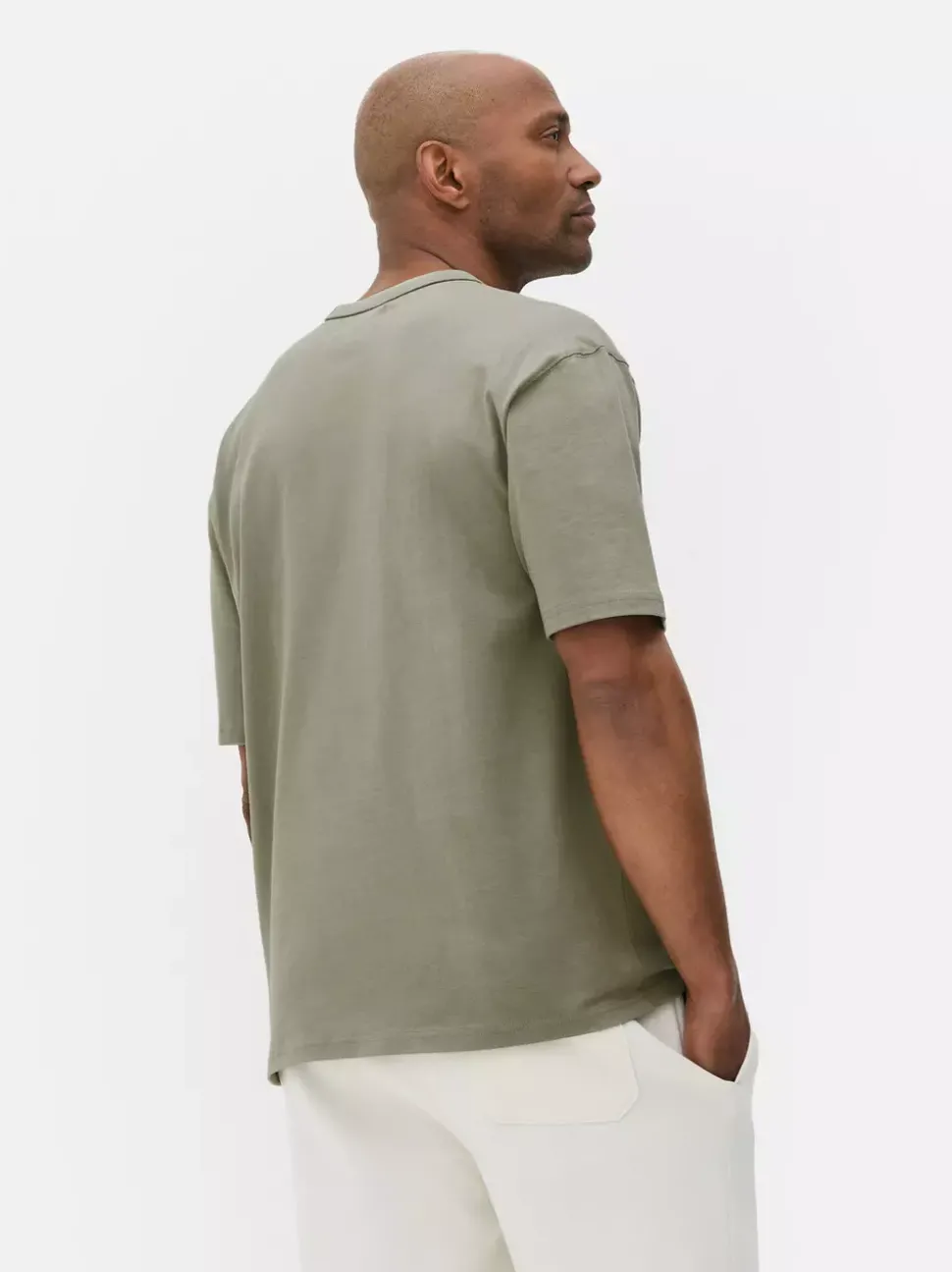 T-shirt o luźnym kroju