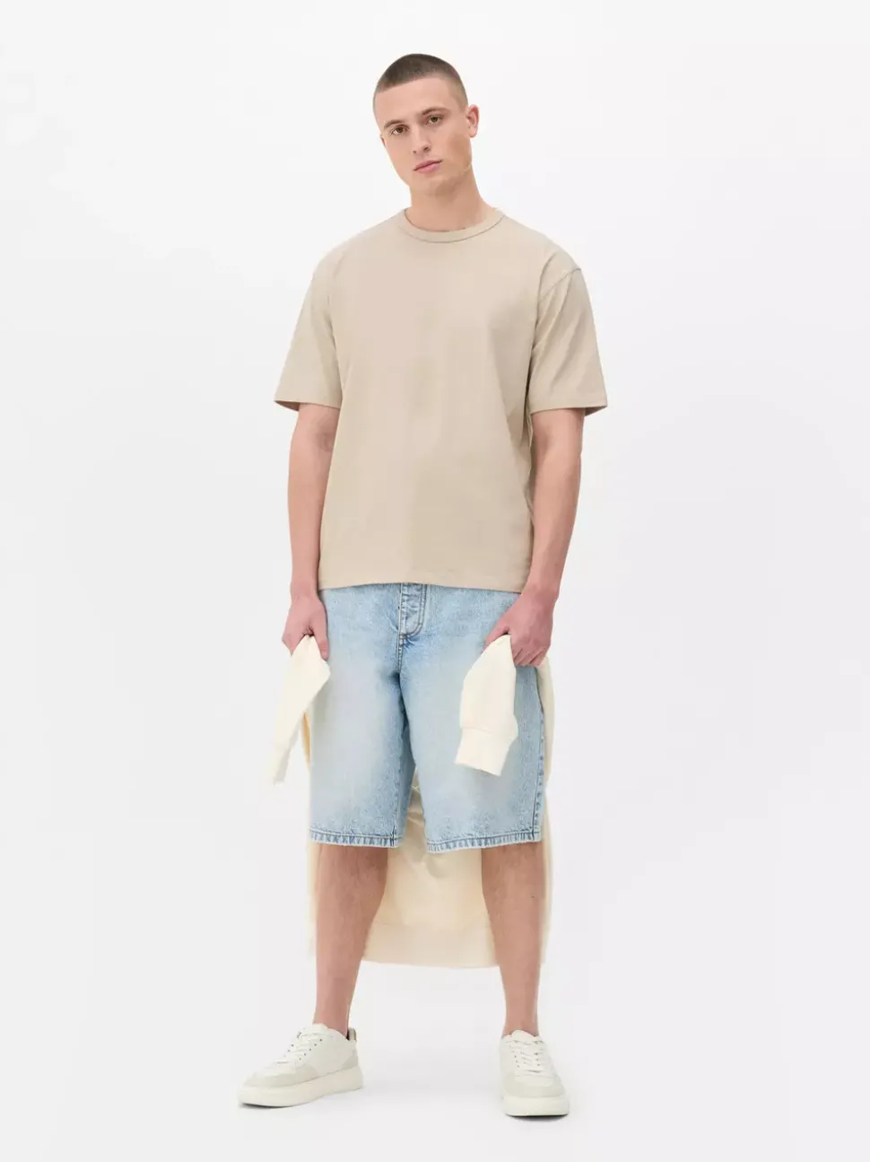 T-shirt o luźnym kroju