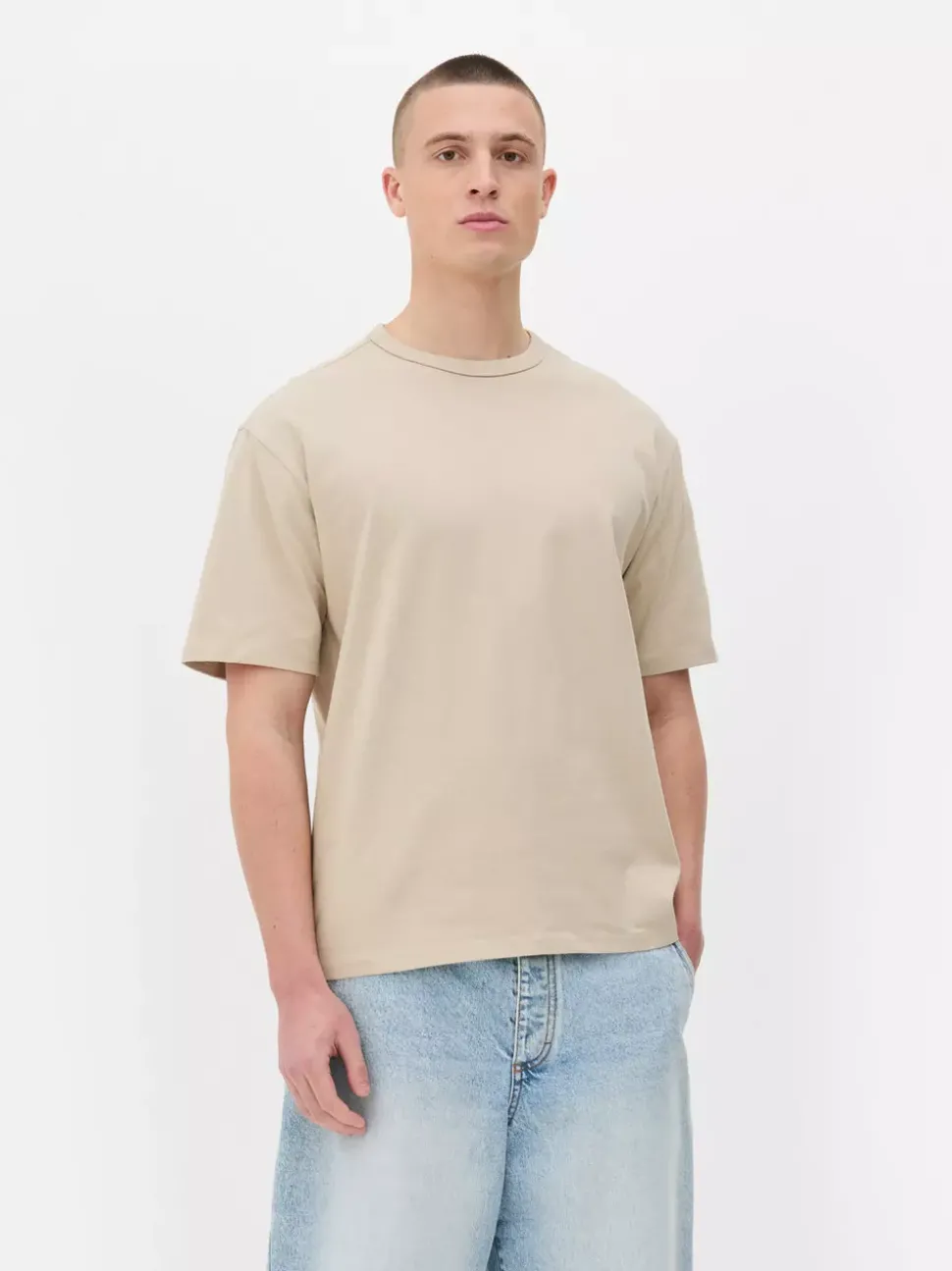 T-shirt o luźnym kroju