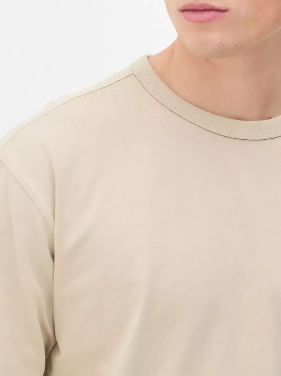 T-shirt o luźnym kroju