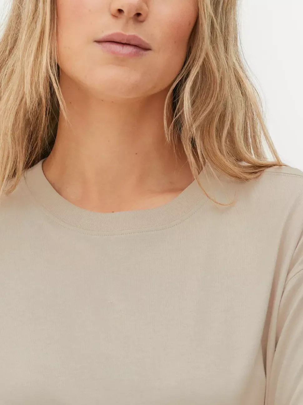 T-shirt oversize o kwadratowym kroju