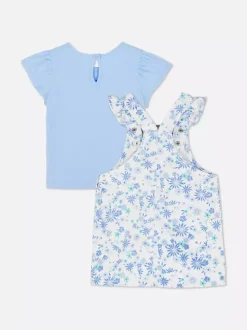 T-shirt z falbanką i sukienka ogrodniczka w kwiaty