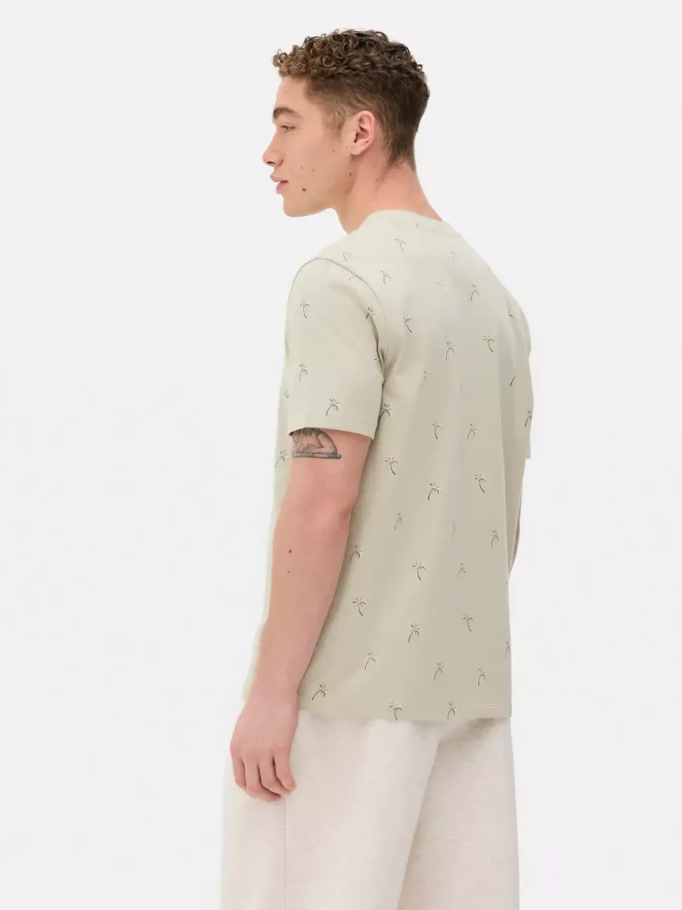 T-shirt z nadrukiem w drobne palmy