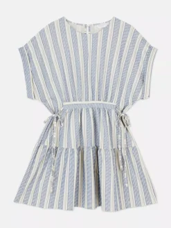 Warstwowa sukienka mini z falbaną