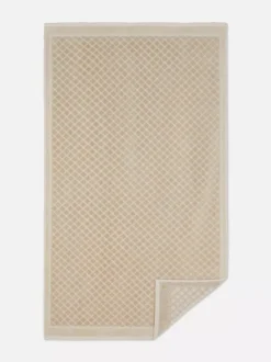 Welurowy ręcznik kąpielowy ze wzorem w romby