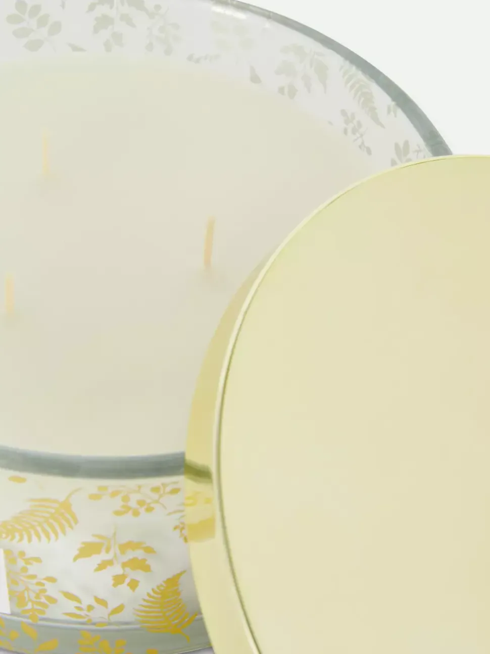 Świeca zapachowa z trzema knotami w jesiennym słoiku