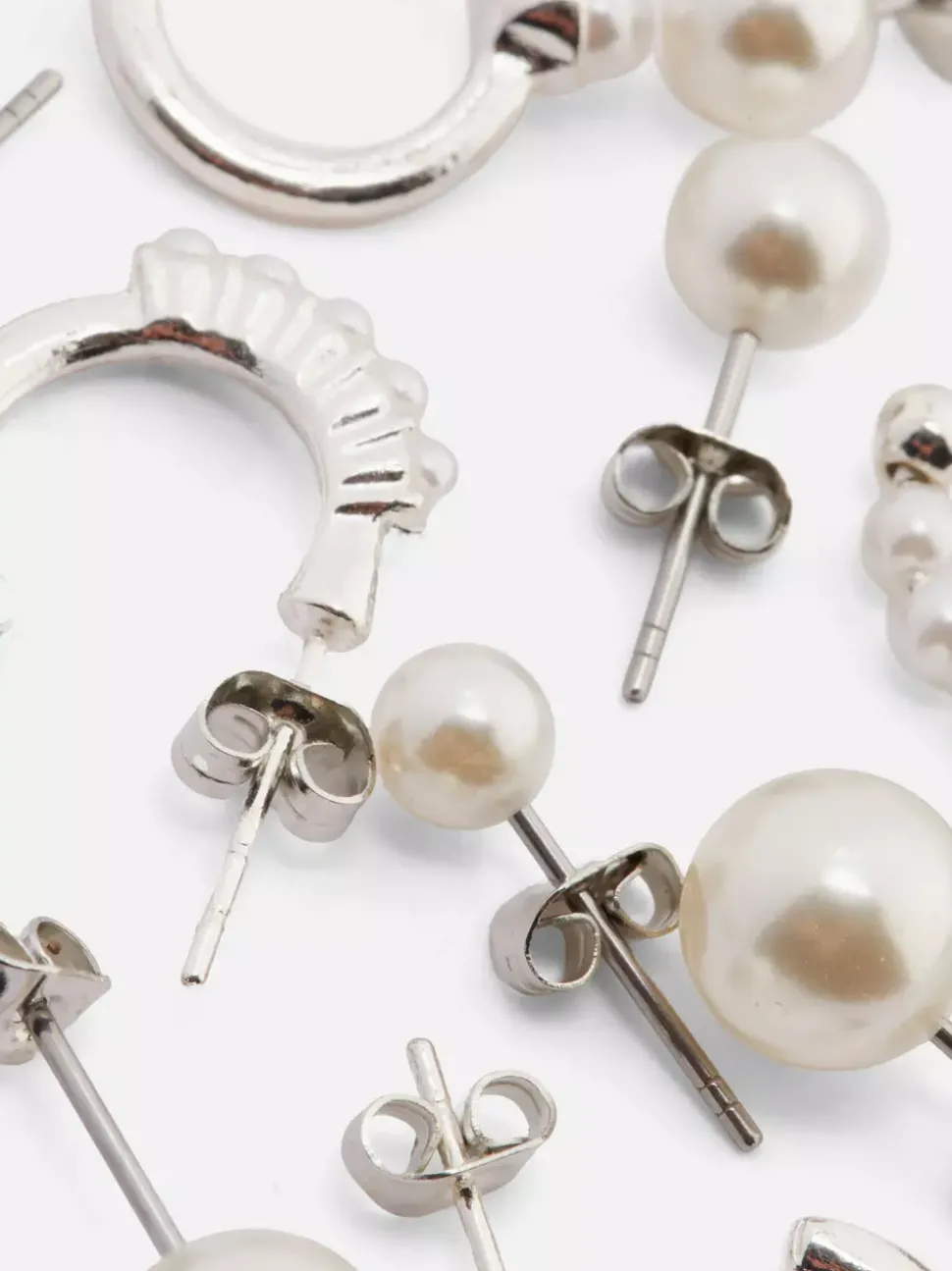 Wielopak kolczyków ze sztucznymi perłami
