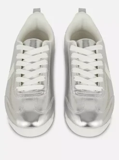 Wąskie buty sportowe retro