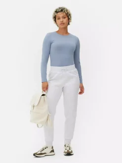 Wąskie spodnie dresowe ściągane sznurkiem