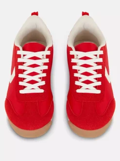 Wąskie trampki w stylu retro